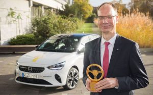 Opel-Corsa-e-Michelin-Michael-Lohscheller-das golden lenkrad